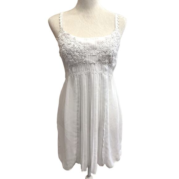 Flora Pleated‎ Lace Slip, Size Large. - Picture 1 of 8